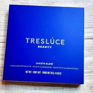 Tresluce Beauty highlighter palette.